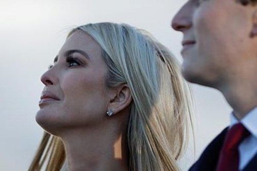 Con gái ông Trump khóc khi cha sắp mãn nhiệm tổng thống