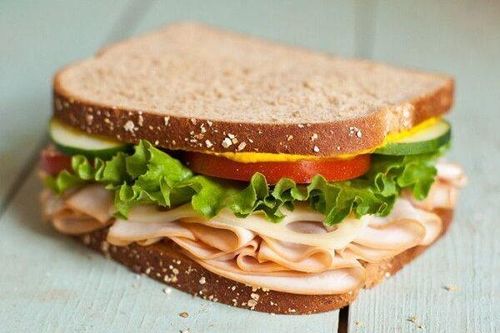 10 phút xong ngay bánh mì sandwich kẹp thịt nguội