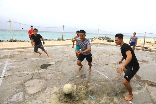 Hoạt động rèn luyện thể dục thể thao - 'Món ăn' tinh thần ở Trường Sa