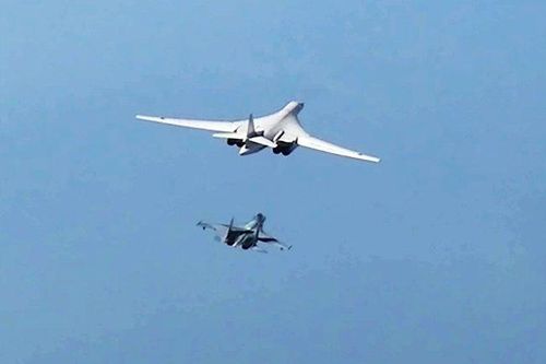 Tu-160 thực hiện chuyến bay kéo dài 14 giờ qua Bắc Cực