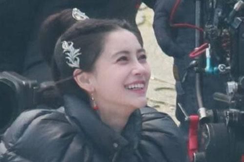 Chiếc cằm kỳ lạ là biến chứng phẫu thuật thẩm mỹ mà Angelababy phải hứng chịu?