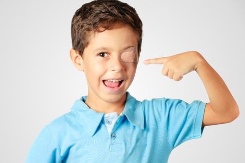 Nhược thị do biến chứng cận thị: Khó phát hiện do không có biểu hiện rõ ràng!