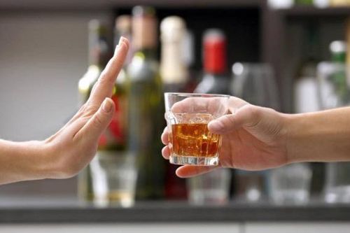 Nhận biết dấu hiệu dị ứng bia rượu để không 'ham vui' trong bữa tiệc cuối năm