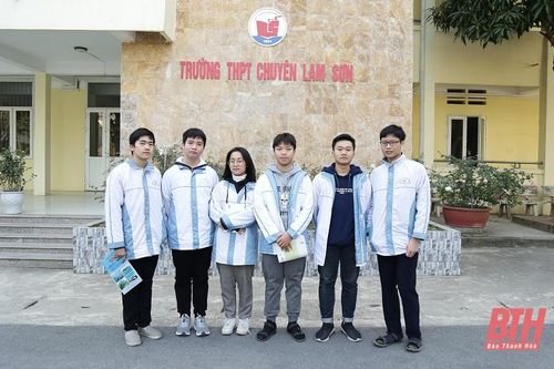 Khen thưởng học sinh giỏi Quốc gia và giáo viên có học sinh đoạt giải tại kỳ thi chọn học sinh giỏi Quốc gia năm học 2020-2021