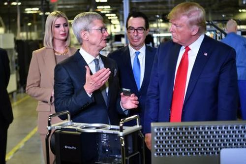 Hé lộ những món quà Apple, Boeing, Ford tặng ông Trump trước khi mãn nhiệm tổng thống