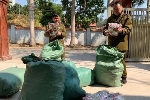 Báo động thực phẩm không rõ nguồn gốc tràn qua biên giới dịp cận Tết
