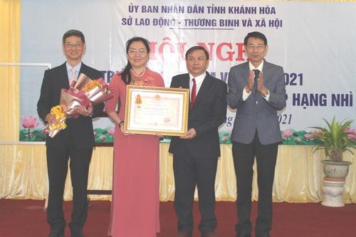 Sở Lao động – Thương binh và Xã hội Khánh Hòa đón nhận Huân chương Độc lập hạng Nhì