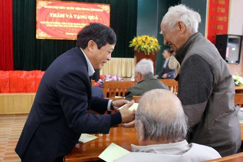 Đoàn ĐBQH đơn vị tỉnh Lâm Đồng thăm, tặng quà tết tại Đà Lạt