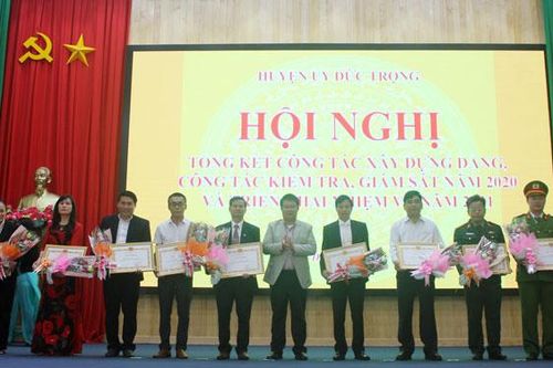 Phấn đấu phát triển từ 100 đảng viên mới trở lên