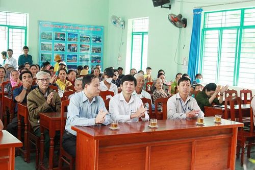 Nhà máy Nhiệt điện Vĩnh Tân 4 trao tặng 80 suất quà cho các hộ nghèo xã Phước Hữu