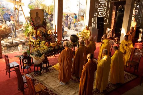 Tu viện Huệ Quang tổ chức lễ rót đồng đúc tôn tượng Đức Phật