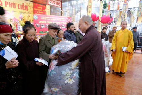 Trung ương Giáo hội, Ban Từ thiện xã hội Phật giáo TP.HCM trao quà Tết tại Thái Nguyên