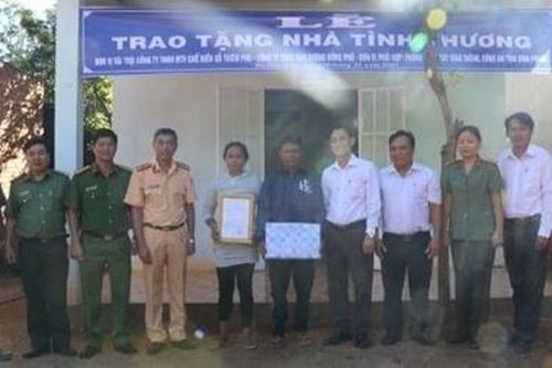 Công an Bình Phước bàn giao nhà tình thương cho 3 hộ nghèo