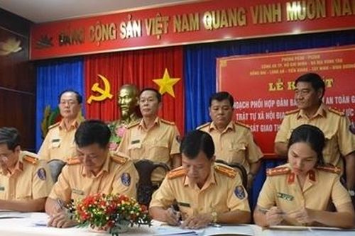 CSGT Công an 7 tỉnh, thành phố giáp ranh ký kết kế hoạch phối hợp