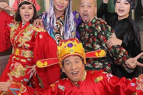 NTK Đức Hùng: 'Trang phục của cô Đẩu năm sau luôn rực rỡ hơn năm trước'