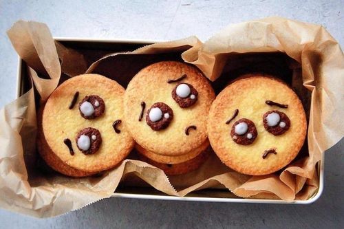 Hóa ra biểu tượng đáng yêu trên chiếc bánh quy bình thường này có ý nghĩa không ai ngờ tới