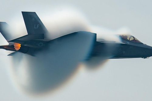 Ông Trump thông qua hợp đồng vũ khí 23 tỷ USD chỉ một giờ trước khi kết thúc nhiệm kỳ