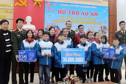 Công an tỉnh Quảng Ninh tặng trên 1000 suất quà Tết cho các hộ nghèo