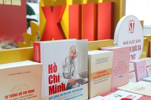 Khai trương Trưng bày sách, báo, ảnh 'Vững bước dưới cờ Đảng quang vinh'