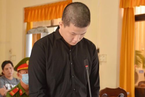 Lĩnh án vì đâm chết người tình của mẹ
