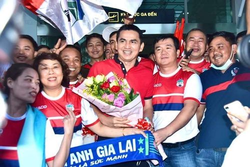 HAGL- SLNA: Thử tài HLV Kiatisak