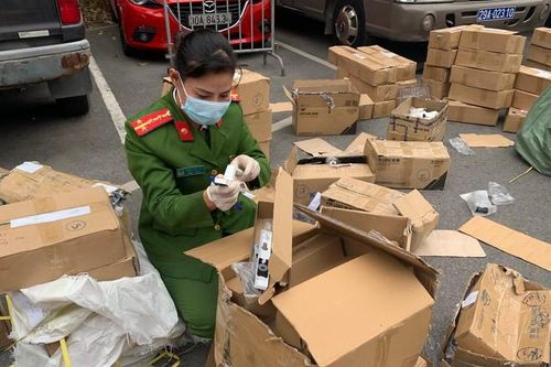Hà Nội: Phát hiện gần 40.000 sản phẩm khóa và phụ kiện cửa giả