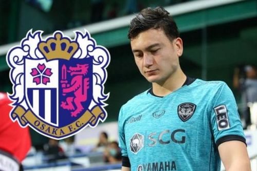 Văn Lâm lọt TOP 5 thủ môn chơi chân hàng đầu Thai League