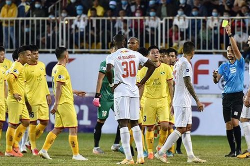 HLV Kiatisak thừa nhận HAGL thắng may SLNA