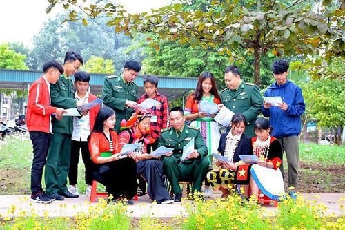 Giúp đồng bào vùng biên nâng cao hiểu biết pháp luật