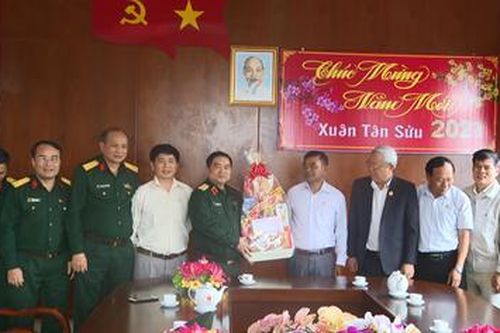 Đoàn công tác Quân khu 5 thăm, chúc tết tại Đắk Lắk