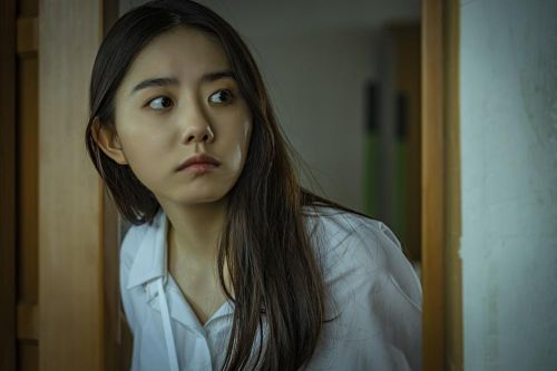 Hàng loạt sao K-pop chịu cảnh bị ám ảnh trong lớp học kinh hoàng của 'Nam sinh số 11'