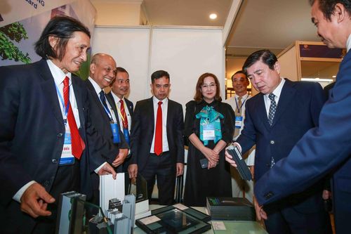 300 kiều bào họp mặt tại TPHCM mừng xuân Tân Sửu 2021