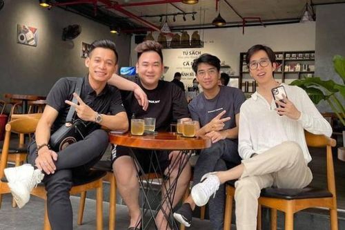 Fan giật mình khi 'tứ hoàng streamer' xuất hiện trong 1 bức hình