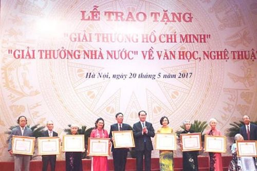 Sao phải chia tiền thưởng?