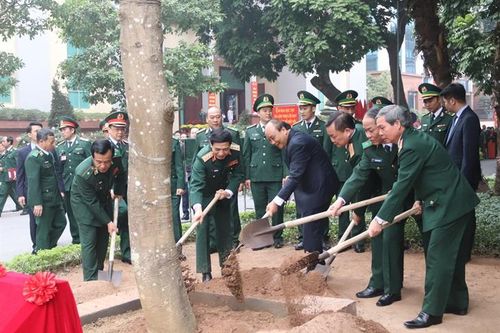 Thủ tướng Nguyễn Xuân Phúc thăm, chúc Tết cán bộ, chiến sĩ BĐBP