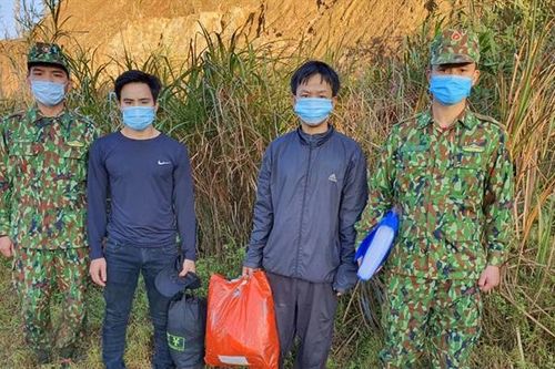 Bắt 2 đối tượng nhập cảnh trái phép