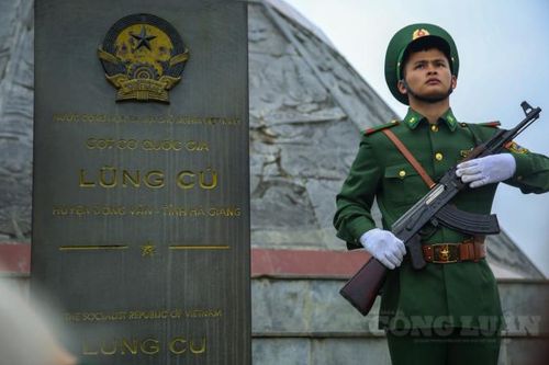 Cột cờ Lũng Cú về niềm tự hào thiêng liêng nơi cực Bắc của Tổ Quốc Việt Nam
