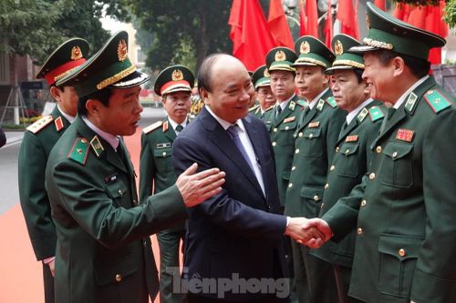 Thủ tướng chúc Tết, giao lưu với chiến sĩ biên phòng và quân dân biên giới, hải đảo