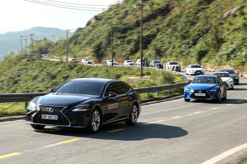 Hành trình chinh phục đèo Hải Vân cùng Lexus IS