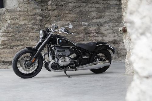 BMW R 18 được phân phối tại Việt Nam với 2 phiên bản, mức giá cao nhất là 1,039 tỷ đồng.
