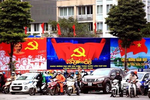 Hà Nội 'khoác áo mới' rực rỡ chào mừng Đại hội Đảng
