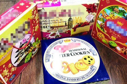 Sốc với những hộp bánh nhái thương hiệu nổi tiếng độn rác cho đủ trọng lượng