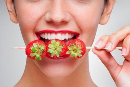 Mẹo nhỏ làm trắng răng tự nhiên tại nhà