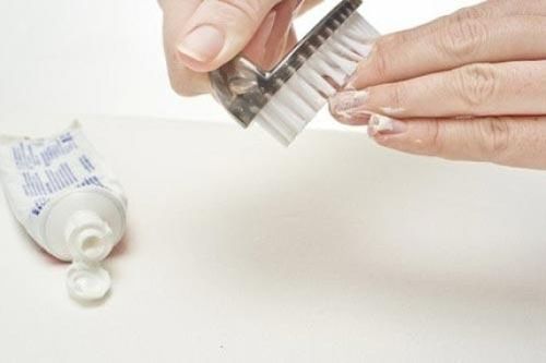 Tấy sạch sơn móng tay mà không phải dùng acetone