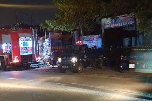 Nam thanh niên vừa đi cai nghiện về ôm bình gas, can xăng la hét dọa đốt quán cà phê