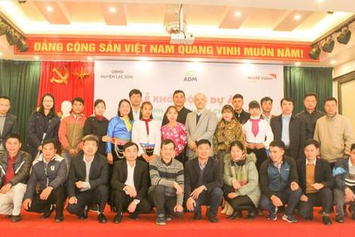 World Vision Việt Nam hỗ trợ gói sinh kế bền vững cho các hộ nông dân tỉnh Hòa Bình
