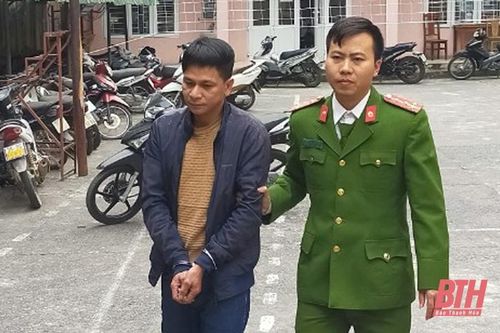 Nửa đêm đột nhập vào nhà dân cướp tài sản để đánh bài