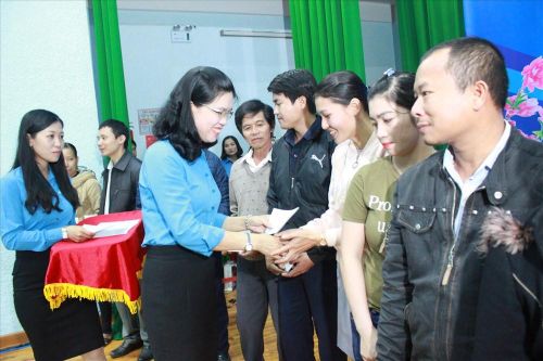 Thưởng Tết ở Gia Lai: Mỗi cây mỗi hoa...