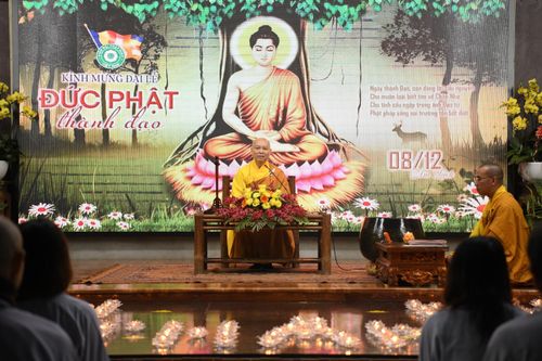 Chùa Hòa Phúc tổ chức đêm hoa đăng mừng Phật thành đạo