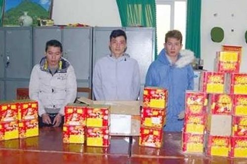Bắt 3 đối tượng tàng trữ vận chuyển nửa tạ pháo nổ